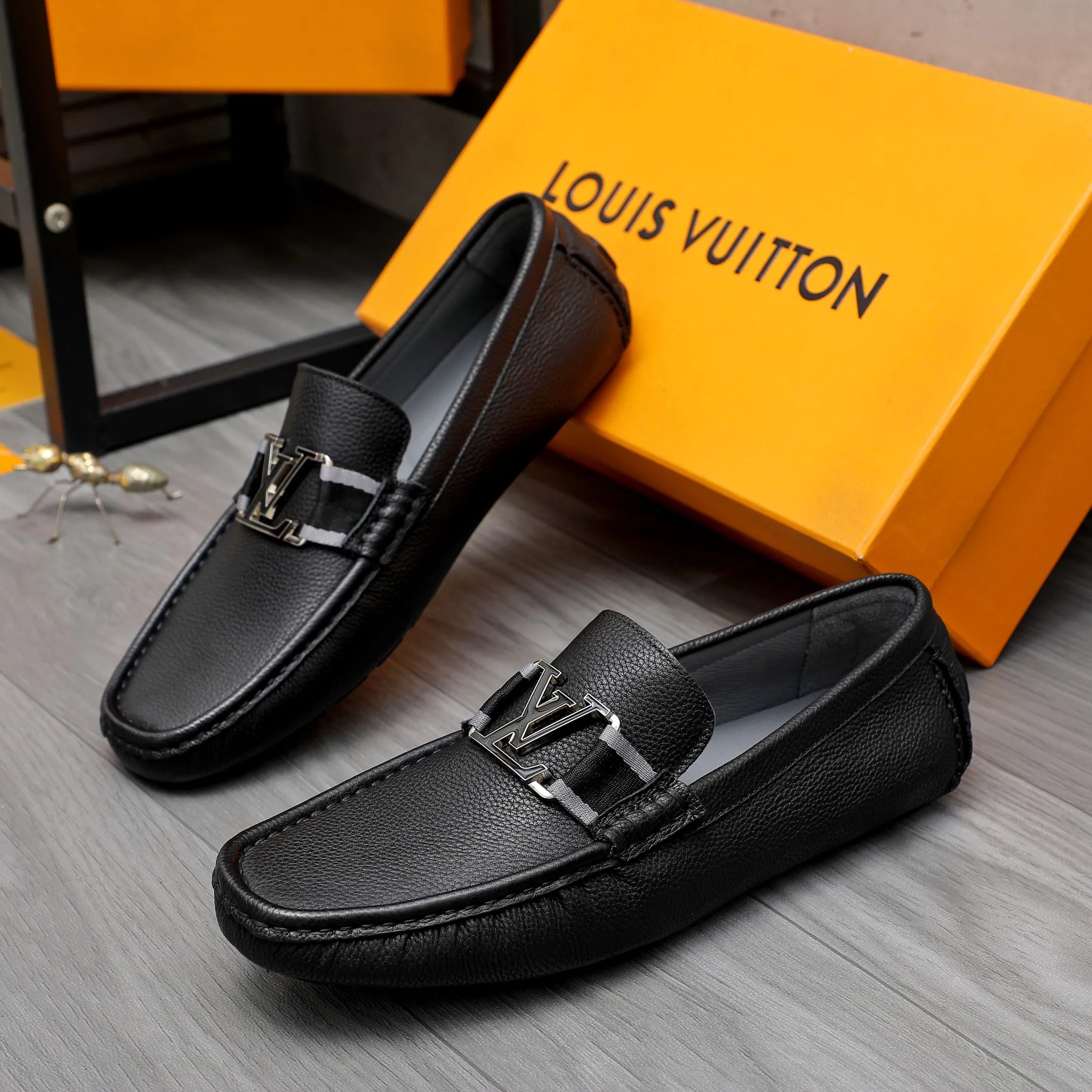 Men's shoes 💰400 Product trademark: LV "Louis Vuitton" casual slip-on shoes Regular size: 38-45 (45 is custom-made and non-returnable) Product materials: Selected high-quality pebbled cowhide upper, pigskin lining, rubber outsole